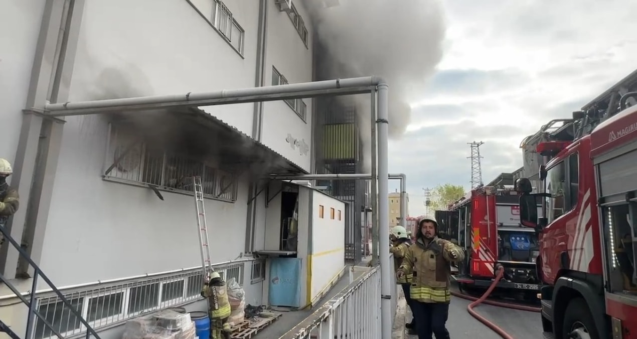 Avcılar’da iş hanında yangın: 2 kişi hastaneye kaldırıldı